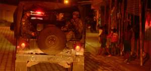 A las 22:00 las patrullas del Ej&eacute;rcito y Polic&iacute;a empiezan su recorrido por las v&iacute;as del cant&oacute;n esmeralde&ntilde;o para supervisar la prohibici&oacute;n de permanecer en las calles.