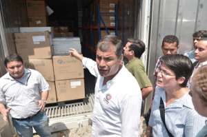 El Mandatario recorri&oacute; las bodegas del hospital del IESS en Guayaquil, donde fue informado sobre la existencia de medicamentos pr&oacute;ximos a caducar. Foto: William Orellana / El Tel&eacute;grafo