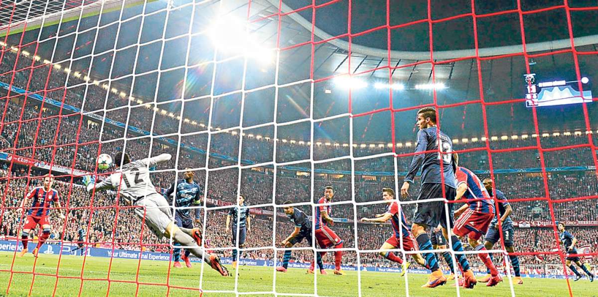 Bayern M&uacute;nich aplast&oacute; las esperanzas del Porto. Jerome Boateng anota la segunda diana para el club &lsquo;b&aacute;varo&rsquo;. Foto: AFP