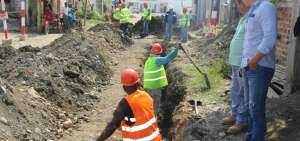 En la cooperativa Primero de Mayo, del cant&oacute;n Jujan, se instalaron las tuber&iacute;as que dotar&aacute;n de agua potable las 24 horas del d&iacute;a a la zona.