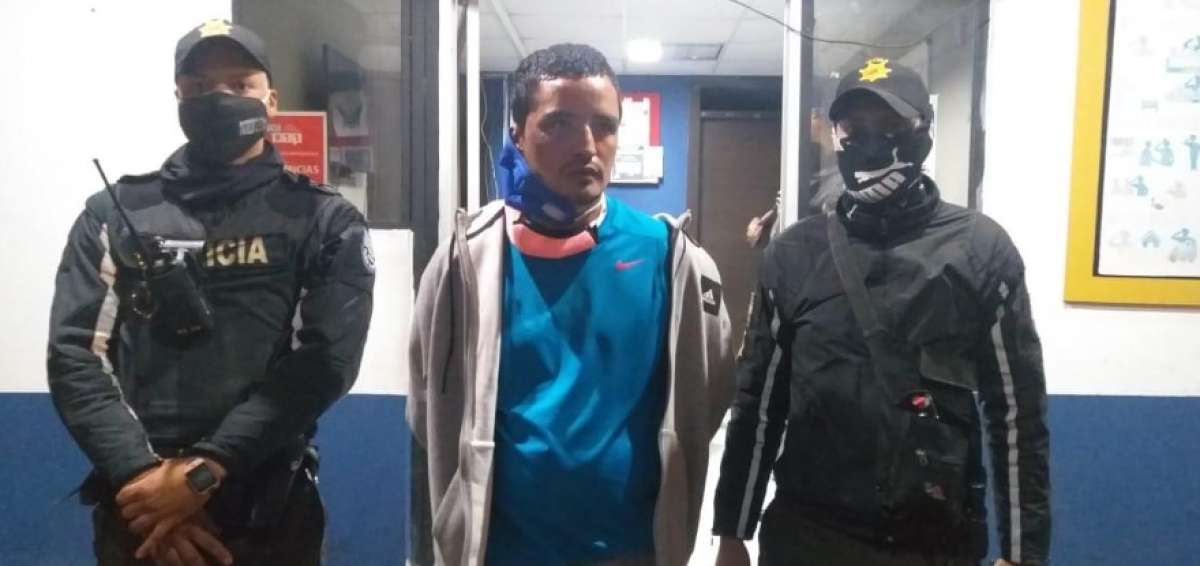 Dos extranjeros robaron joyas en centro comercial de Quito
