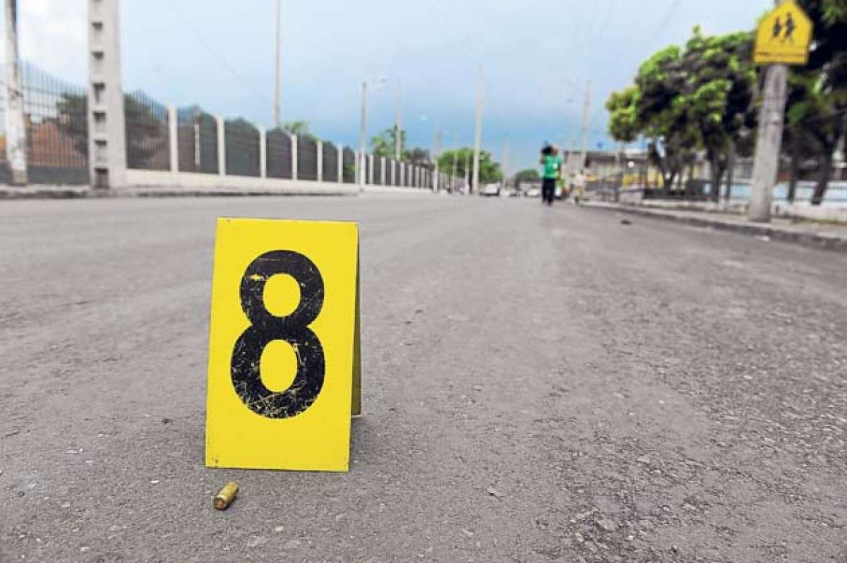 Pareja baleada registra detenciones