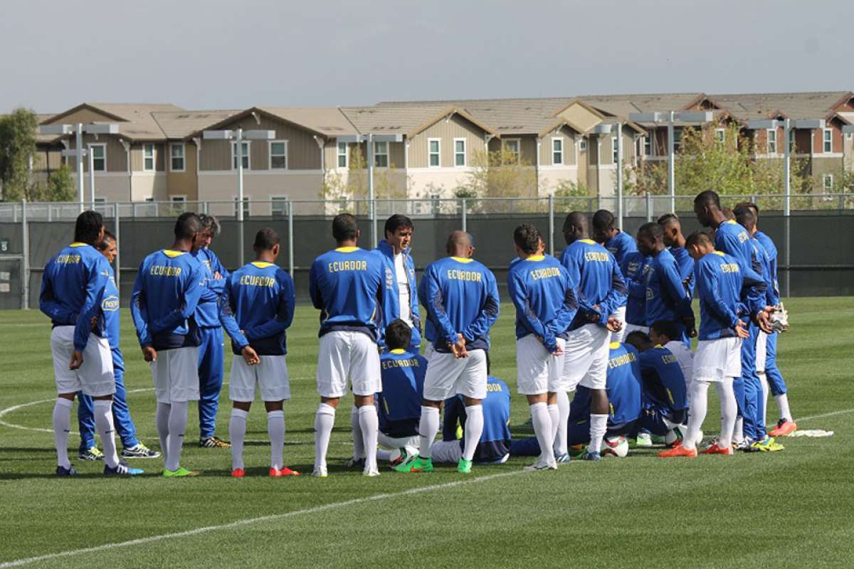Quinteros dirigi&oacute; su primer entrenamiento con Ecuador. Foto: @FEFecuador 