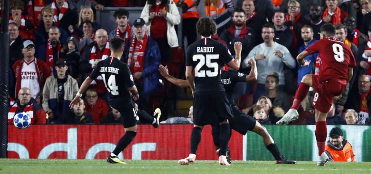Liverpool doblega al PSG con gol de Firmino