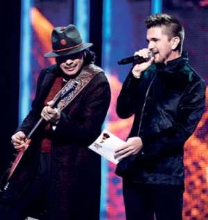 Santana acompa&ntilde;ado de Juanes durante el trabajo de grabaci&oacute;n del disco &lsquo;Coraz&oacute;n&rsquo;.