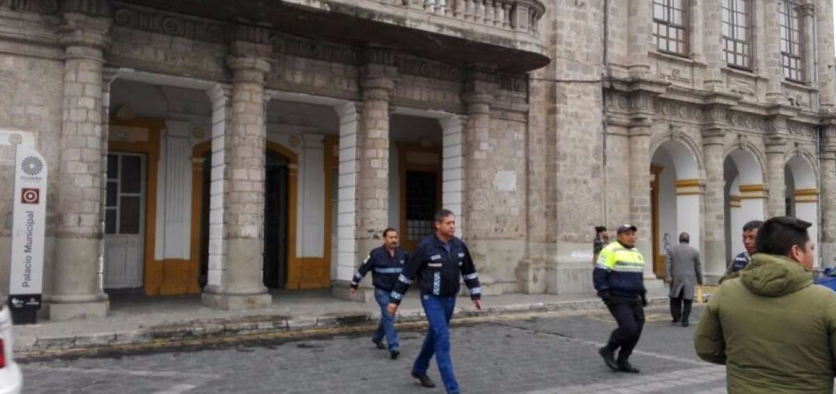 Personal del Municipio de Latacunga es evacuado por amenaza de bomba