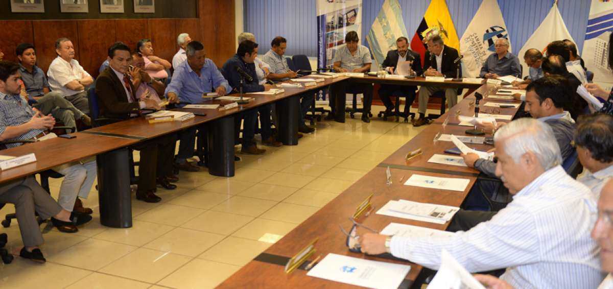 En el conversatorio los constructores despejaron sus dudas sobre el modelo de gesti&oacute;n en los procesos de contrataci&oacute;n y ejecuci&oacute;n de obras.