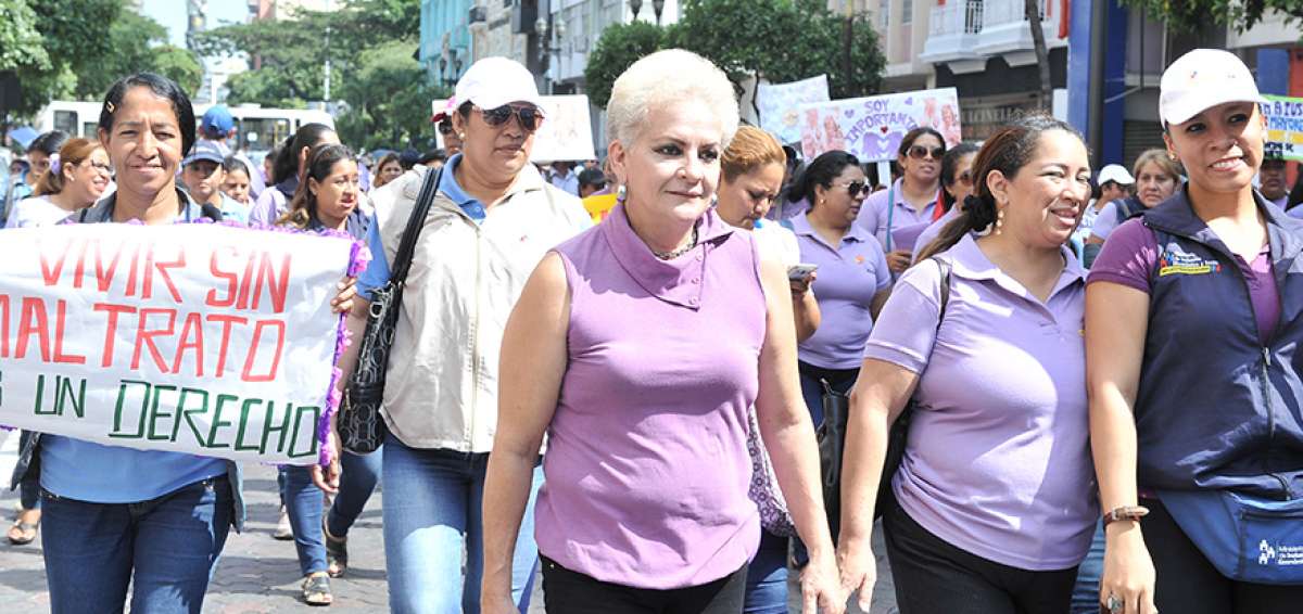 En Guayaquil se realiz&oacute; una marcha por el D&iacute;a de la Toma de Conciencia del Abuso y Maltrato en la Vejez y para exigir los derechos de las personas adultas mayores. Este evento fue organizado por el Ministerio de Inclusi&oacute;n.