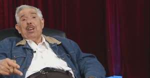 El Profesor Jirafales publica autobiograf&iacute;a titulada "Despu&eacute;s de usted"