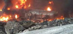 Imagen de la explosi&oacute;n del veh&iacute;culo.