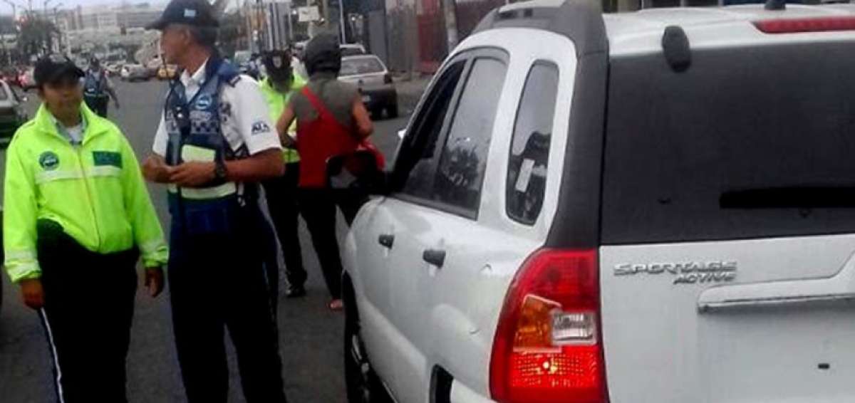 7 automotores retenidos y 16 conductores citados por circular sin placas en la av. de las Am&eacute;ricas
