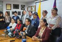 Foto: Virgilio Saquicela, expresidente de la Asamblea, estuvo acompañado por exlegisladores