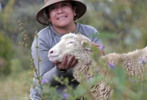  Josselyn Vega en su labor, en la comunidad San Isidro, en Pujil&iacute;.
