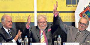 Carlos Fuentes (izquierda), Fernando del Paso y Garc&iacute;a M&aacute;rquez durante un reconocimiento al autor en 2007. Foto: latintimes.com