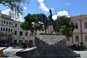 Alonso de Mercadillo, seg&uacute;n los historiadores, fue el fundador de la ciudad de Loja con el nombre de &ldquo;La Zarza&rdquo; en &ldquo;Garrochamba&rdquo;, que ser&iacute;a el actual valle de Catamayo y la segunda, en el valle de Cuxibamba. Foto: 