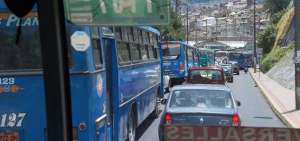 El acalde Mauricio Rodas rechaz&oacute; la medida anunciada por los transportistas y advirti&oacute; de acciones legales.