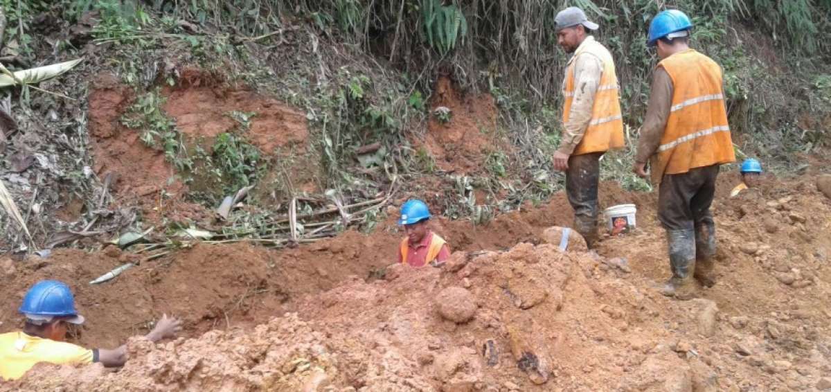Los moradores critican que los trabajos hayan empezado en plena temporada invernal.