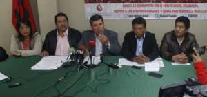 Dirigentes del FUT durante una rueda de prensa en Quito.