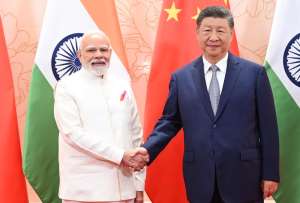 China e India defienden ser “socios y no rivales” en la 25ª cumbre de la OCS