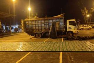 Dos personas que circulaban en el camión en Santo Domingo fueron detenidas por la Policía Nacional para las investigaciones.