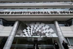 Juristas cuestionan que la Corte Constitucional se pronunciara sobre las preguntas de la consulta popular impulsada por el presidente Noboa.