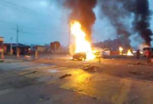 Dos fallecidos y al menos 19 heridos es el saldo del accidente de tr&aacute;nsito en una v&iacute;a de Colombia. 