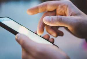 Encuestas falsas circulan en redes sociales y se comparten por Whatsapp.