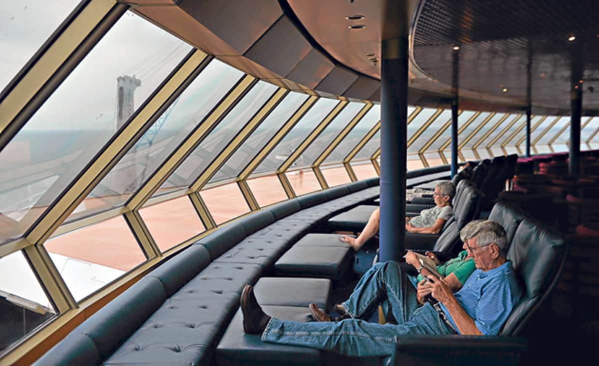 El d&iacute;a en que se abri&oacute; la temporada de cruceros atracaron en el puerto 2 nav&iacute;os, con turistas procedentes de Australia, Estados Unidos y Europa. Foto: Rodolfo P&aacute;rraga / El Tel&eacute;grafo