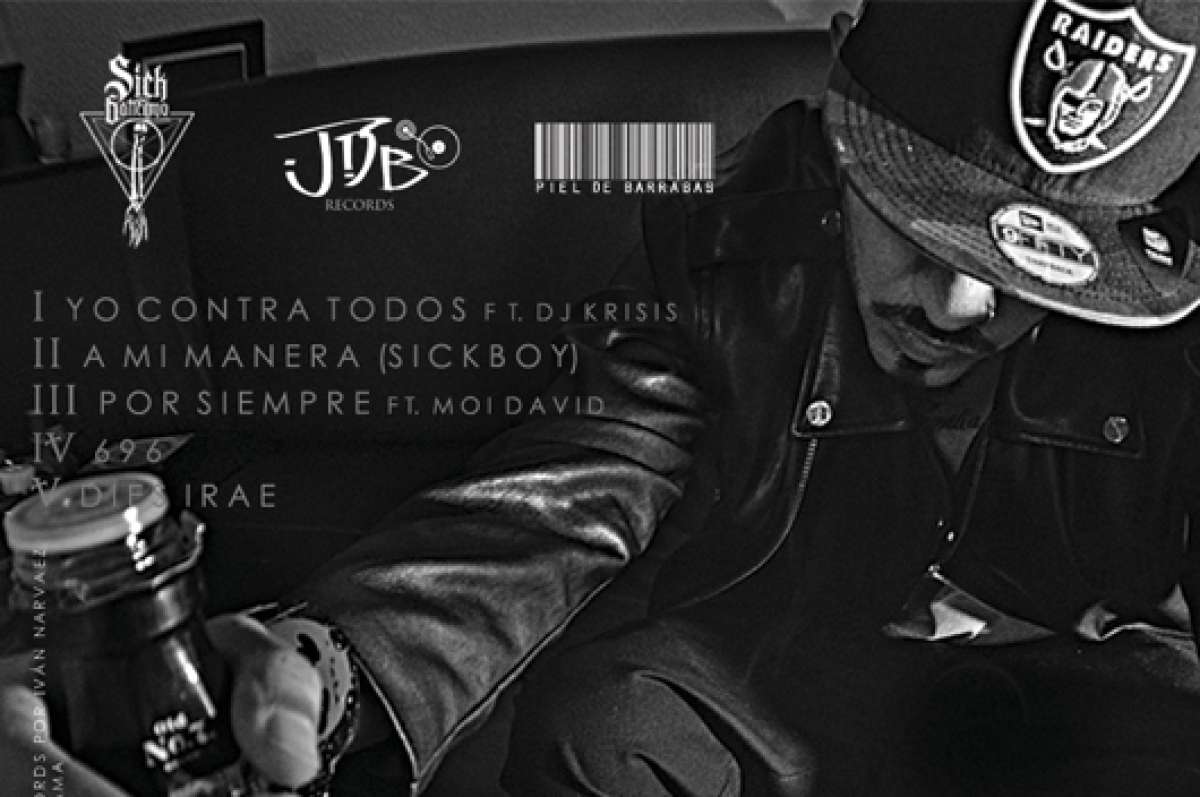 Contraportada del disco Piel de Barrab&aacute;s, en el que Sick Gattermo luce una chaqueta de cuero.