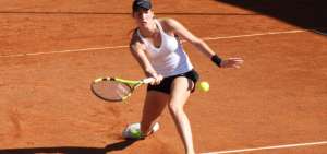 Rafaella Baquerizo super&oacute; a la siembra 15 del torneo, Daniela La Fuente, de Bolivia, por parciales de 6-2, 6-7 (4), 6-3.