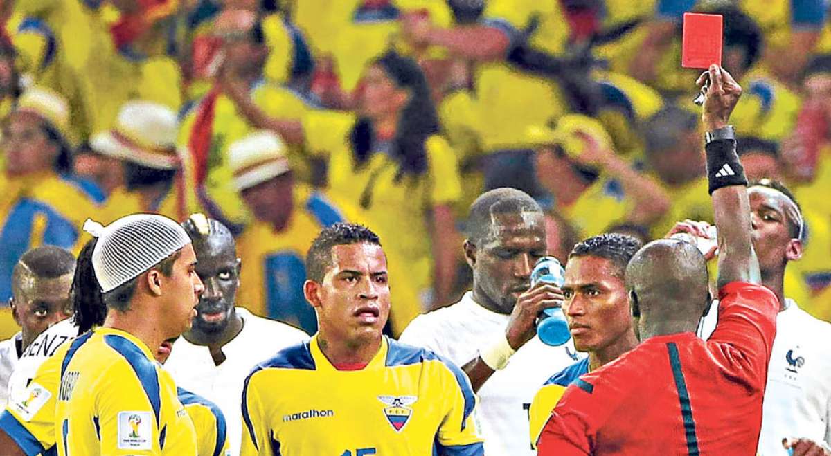 &lsquo;To&ntilde;o&rsquo; Valencia deber&aacute; cumplir con una fecha de suspensi&oacute;n por la expulsi&oacute;n que recibi&oacute; ante Francia en la &uacute;ltima fecha del Mundial de Brasil 2014. Foto: internet
