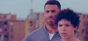 Balthazar Murillo es el joven actor que se puso los zapatos de T&eacute;vez para recrearlo en su infancia. Atr&aacute;s, el crack real que esta tarde juega contra Liga.