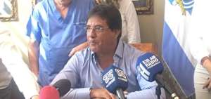 El prefecto del Guayas, Carlos Luis Morales, durante la rueda de prensa.