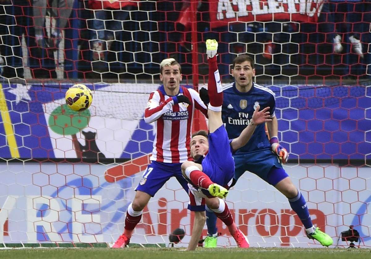  S&aacute;ul &Ntilde;&iacute;guez convirti&oacute; de chilea el segunto tanto para el Atl&eacute;tico. FOTO: AFP