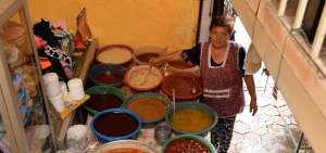 Durante las celebraciones carnestolendas, amas de casa y artesanas elaboran dulces, para la venta, con diferentes frutas de la regi&oacute;n. El producto tiene alta demanda.