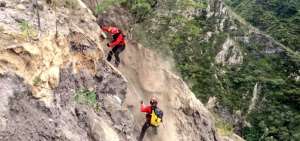 15 efectivos del Cuerpo de Bomberos descendieron por la quebrada de Cocotog.