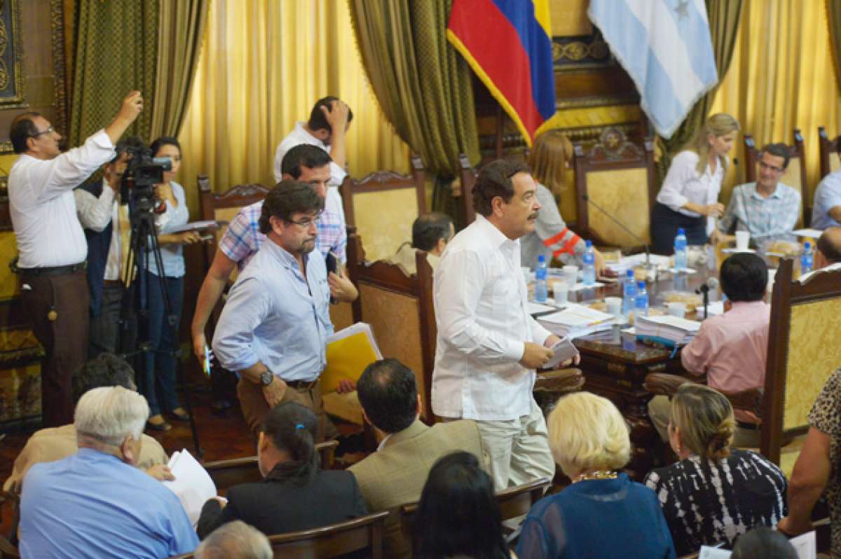El alcalde Jaime Nebot, luego de hablar del presupuesto, se retir&oacute; a media sesi&oacute;n junto a Carlos Vera. Foto: William Orellana / El Tel&eacute;grafo