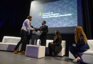 El argentino Diego Sabaris, experto en sistemas de Oracle, fue uno de los invitados al encuentro de los j&oacute;venes inventores. Foto: &Aacute;lvaro P&eacute;rez / EL TEL&Eacute;GRAFO