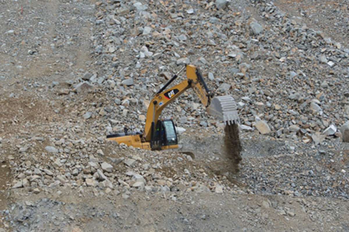 Material del cerro va a varias obras