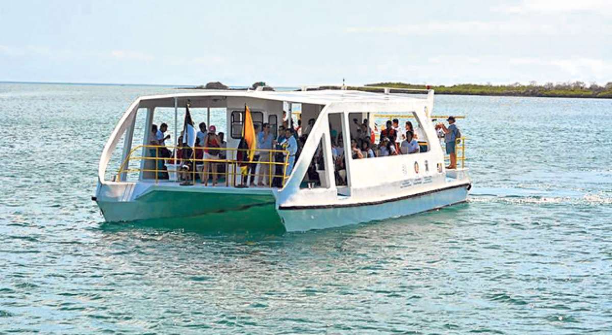 Es la primera embarcaci&oacute;n solar en las islas. Esta permitir&aacute; reducir las emisiones de CO2 por combustibles f&oacute;siles. Foto: Cortes&iacute;a
