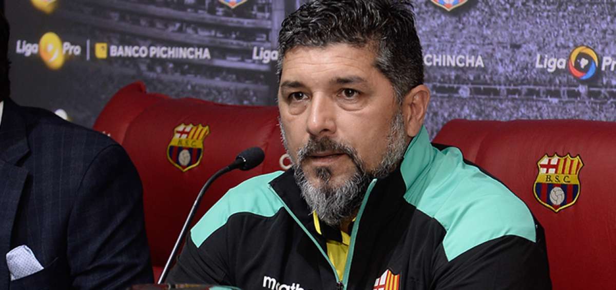 El DT de Barcelona fue suspendido por insultar a un pasabola en el Cl&aacute;sico. La dirigencia &ldquo;torera&rdquo; apelar&aacute;.