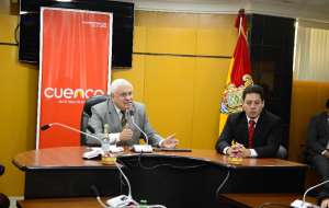 El alcalde de Cuenca, Marcelo Cabrera, durante una rueda de prensa. Foto: Fernando Machado / El Tel&eacute;grafo 