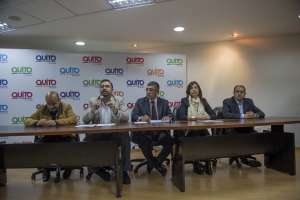La comisi&oacute;n de movilidad del Municipio de Quito inform&oacute; que no habr&aacute; m&aacute;s regularizaci&oacute;n de taxis hasta 2016. Foto: Fernando Sandoval/ EL TEL&Eacute;GRAFO.