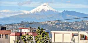 La alerta blanca se mantiene, por disposici&oacute;n de las autoridades, en las comunidades cercanas al coloso. Foto: Fernando Sandoval/El Telegrafo