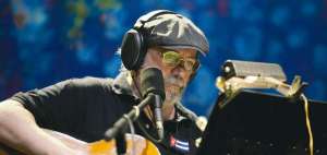 El cantautor cubano Silvio Rodr&iacute;guez es uno de los artistas latinos m&aacute;s respetados de la industria.