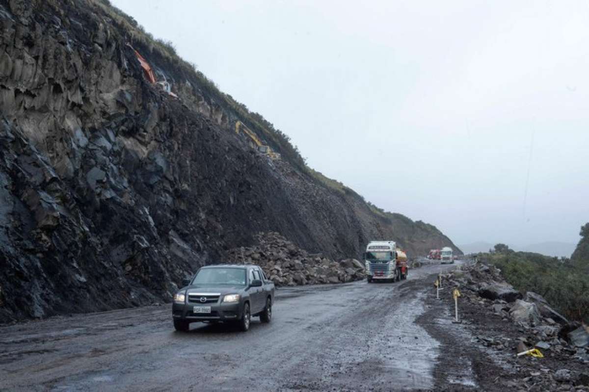 El paso por la v&iacute;a a Papallacta es irregular. Las entidades de socorro recomiendan no transitar por esta carretera. Foto: &Aacute;lvaro P&eacute;rez / El Tel&eacute;grafo