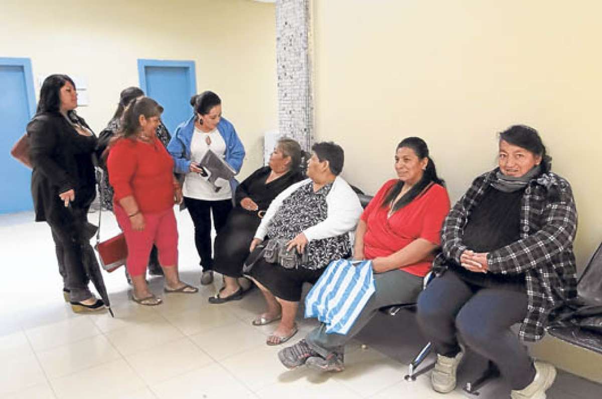 Ciudadanos de la regi&oacute;n llegan hasta la casa de salud, en Cuenca, para operarse y someterse al tratamiento para bajar el exceso de peso. Foto: Jos&eacute; luis LLivisaca/ El Tel&eacute;grafo