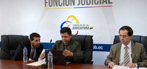 De izquierda a derecha los miembros del Tribunal Penal, Jos&eacute; Jim&eacute;nez, Miguel Narv&aacute;ez y Carlos Figueroa.