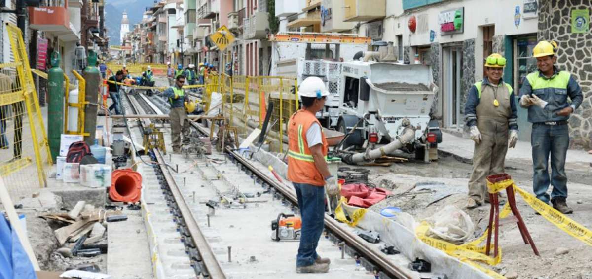 Las obras del tranv&iacute;a se ejecutan actualmente en el Centro Hist&oacute;rico de Cuenca. Se contrat&oacute; al personal sugerido en un infome.