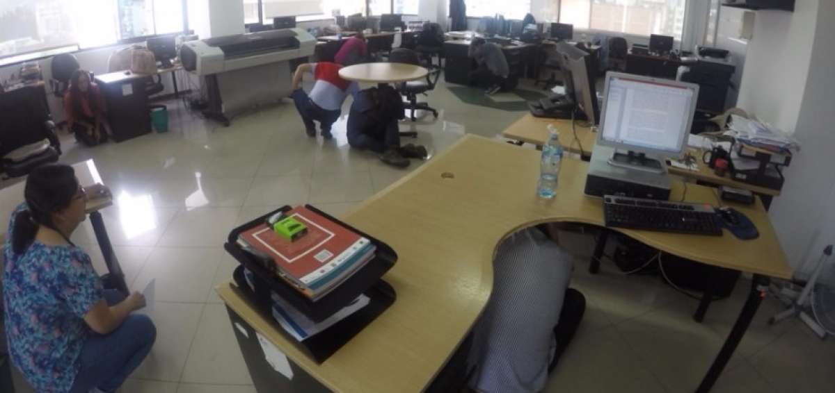 Personal del MIES realizaron un simulacro en caso de temblor.